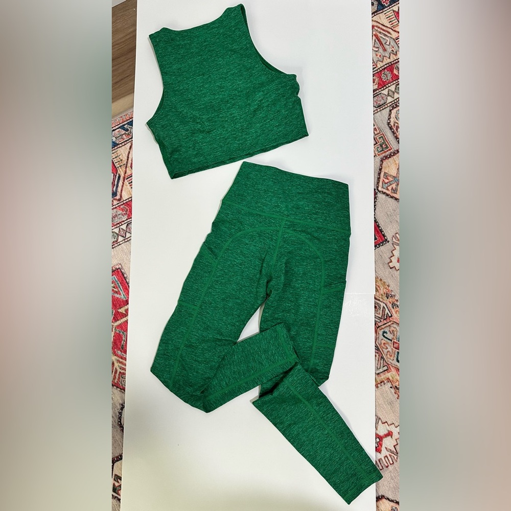Offline by Aerie Green Hugger Recharge Set – Cropped Sports Bra & Leggings - S/P - Picture 5 of 5